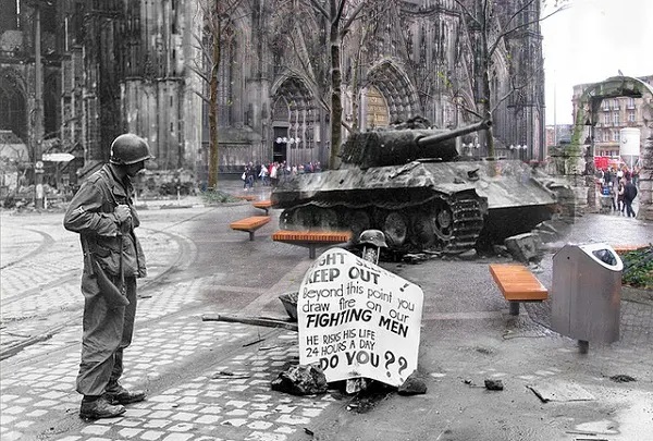 Fotografías de la Segunda Guerra Mundial en las calles de hoy